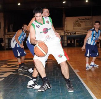 EXPERIENCIA. Daniel Pomares, alero titular de Barrio Jardín. 