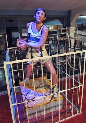 SÍMBOLO. La esfinje del "Tompy" en el estadio ya es un registro perpetuo.