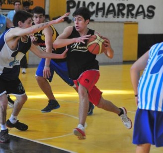 Gastón Salazar (foto) jugará en las dos categorías con Belgrano.