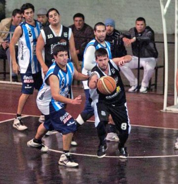 DUELO DE INTERIORES. Inochea (Estudiantes) y Contar (Atlético)