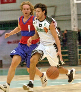 REFUERZO. Cognini, que llega mañana, juega en las tres posiciones del perímetro.