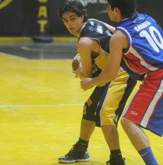 EXPLOTÓ EN EL ÚLTIMO CUARTO. Gastón García, decisivo en el triunfo del "león".