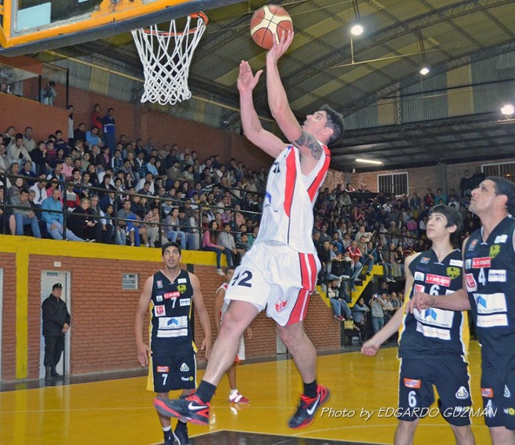TAREA SUPERLATIVA. Pablo Walter anotó 34 puntos para Independiente.