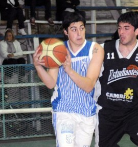 EFICACIA OFENSIVA. Sebastián Osores contribuyó en 24 puntos en Alberdi