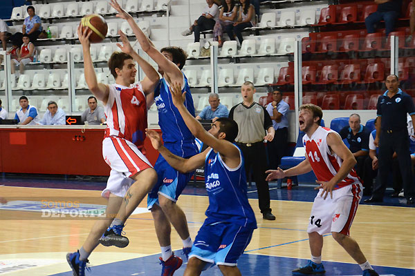  Nicolás Avellaneda consiguió su tercer triunfo consecutivo este sábado, al imponerse sobre Independiente de Tucumán por 63-55 en uno de los duelos correspondientes a la 6ª fecha de la conferencia Nor-Noreste del Torneo Federal.  El conjunto santiagueño comenzó enchufado, superando a su rival y con un contundente 15-4 se quedó con el primer parcial.  Sin embargo, en el segundo segmento vino la reacción tucumana. Independiente ajustó su funcionamiento y se impuso en el segundo parcial por 24-19. A pesar de ello, Nicolás Avellaneda se iba arriba en el marcador al descanso largo (34-29).  En el tercer parcial la paridad fue el común denominador del juego y la misma también se reflejó en el score: 13-13.  Durante los últimos diez minutos los dirigidos por el Mocho Small mantuvieron la ventaja y pudieron cerrar el partido a su favor con un 63-55 que marca el tercer éxito consecutivo del Celeste de barrio Mosconi.  López (13), Antonelli (12) y Martínez (11) se destacaron en el goleo del conjunto santiagueño.