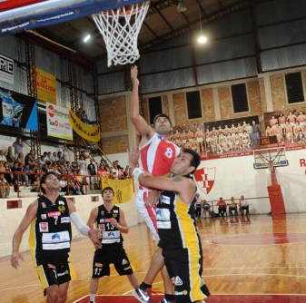 DEJA SU SELLO. En el último cotejo con Talleres, Victoriano mostró su talento. 