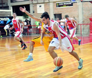 SIEMPRE RINDE. Juan Cognini aporta en varios rubros al juego de Independiente.