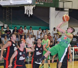 AUSENTE. Juan Pablo Muruaga (verde) no viajó por estar lesionado