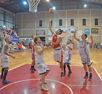 Lucas Victoriano terminó con 23 puntos, 3/6 en triples, tres asistencias, cuatro rebotes.