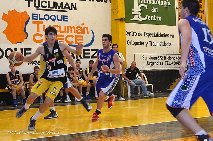 IVÁN GRAMAJO penetra a la zona fusionada. Fue el goleador de su equipo con 17 pts
