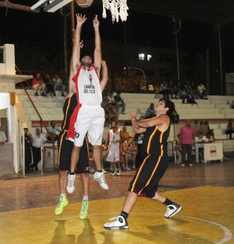 FINAL CON SUSPENSO. Bordier, de All Boys, anota para su equipo ante la “T”. La Gaceta / foto de Héctor Peralta