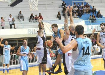 DURO. Tucumán BB consiguió un triunfo ajustado pero valioso. La Gaceta / Foto de Héctor Peralta