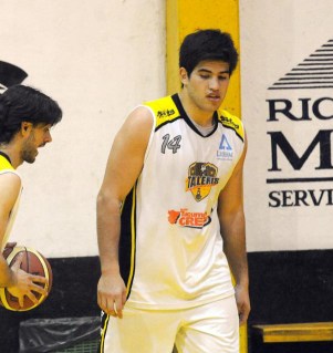 INIDISPENSABLE EN LA T. Iván Julián, el ala pivot del “león”. la gaceta / foto de héctor peralta (archivo)