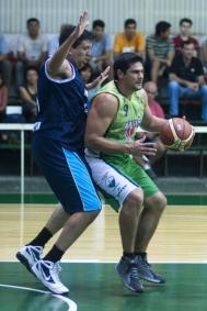 LABORIOSO. Pomares no luce demasiado, pero cumple una tarea eficaz. Foto de Diego Aráoz