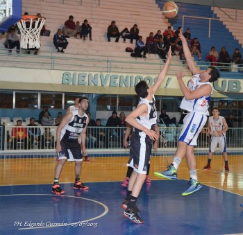 LUCIANO PAGANI (14 pts) de Quimsa