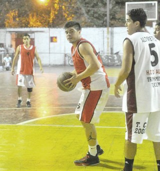 CONTINUIDAD. Maximiliano Roqué, uno de los jugadores que sigue en la plantilla de All Boys, ahora dirigido por Hugo Angelicola. Foto archivo La Gaceta